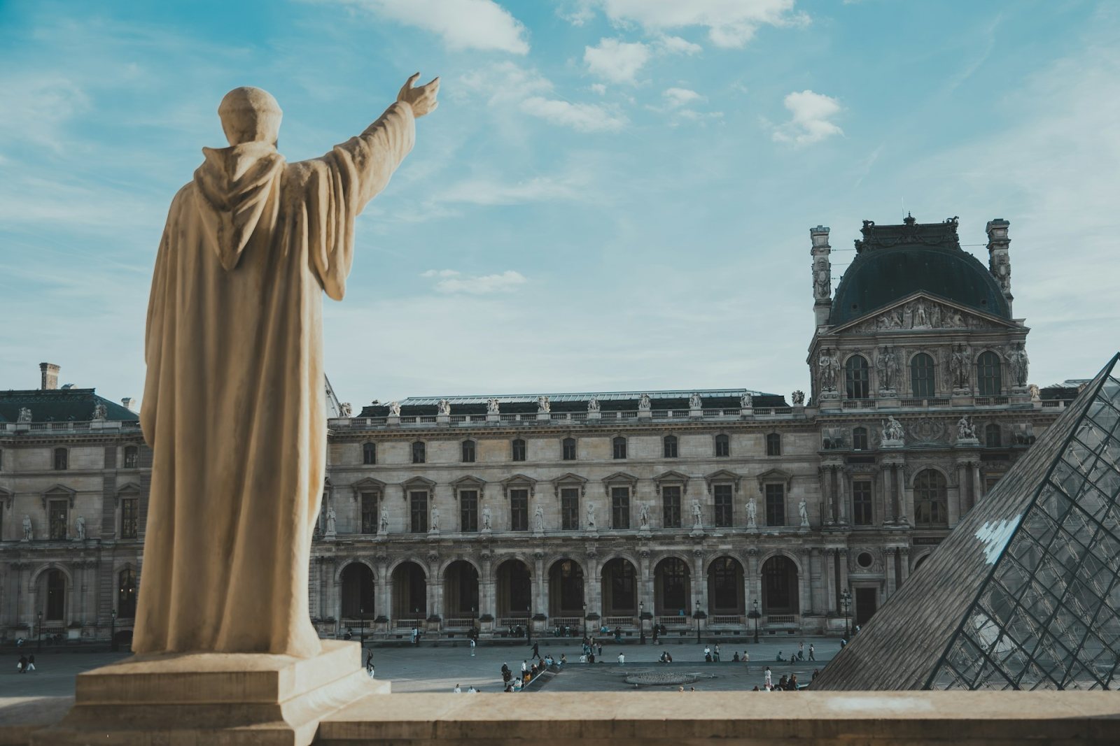 Eyfel Kulesi · Louvre Müzesi
