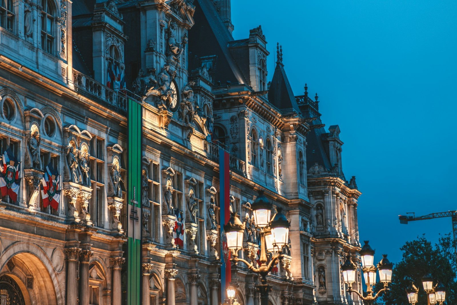 Eyfel Kulesi · Louvre Müzesi