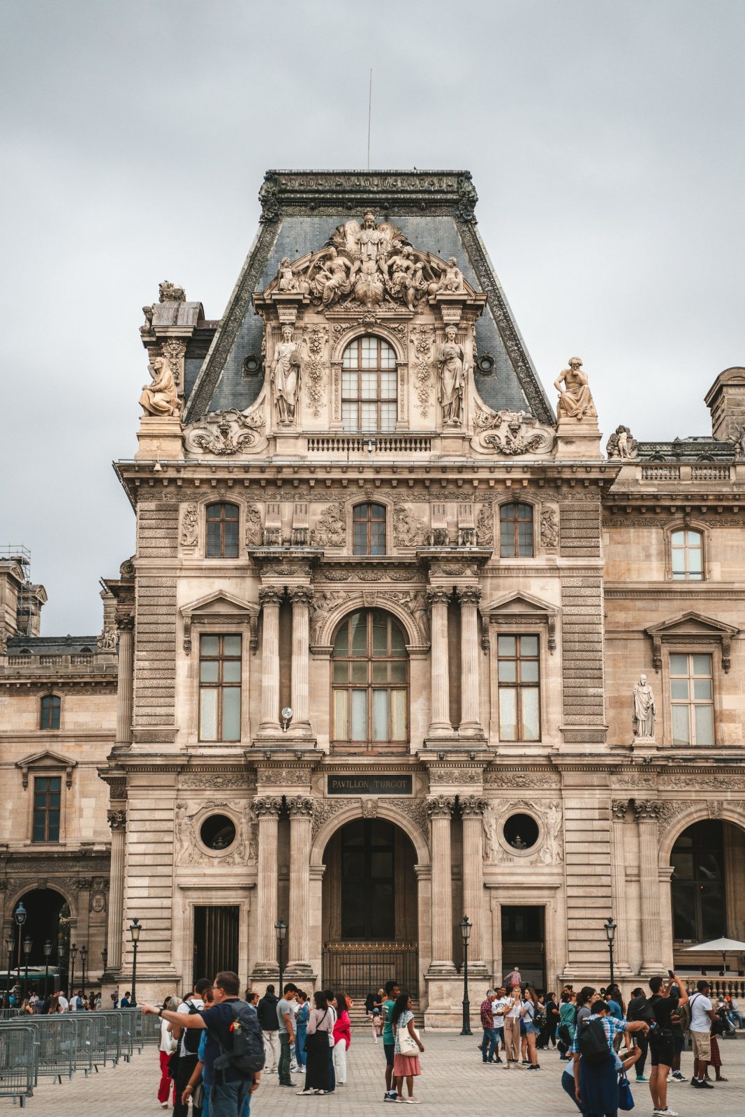 Eyfel Kulesi · Louvre Müzesi