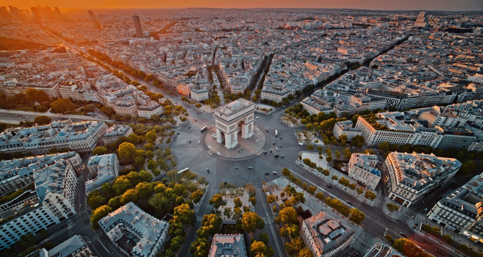 Eyfel Kulesi · Louvre Müzesi