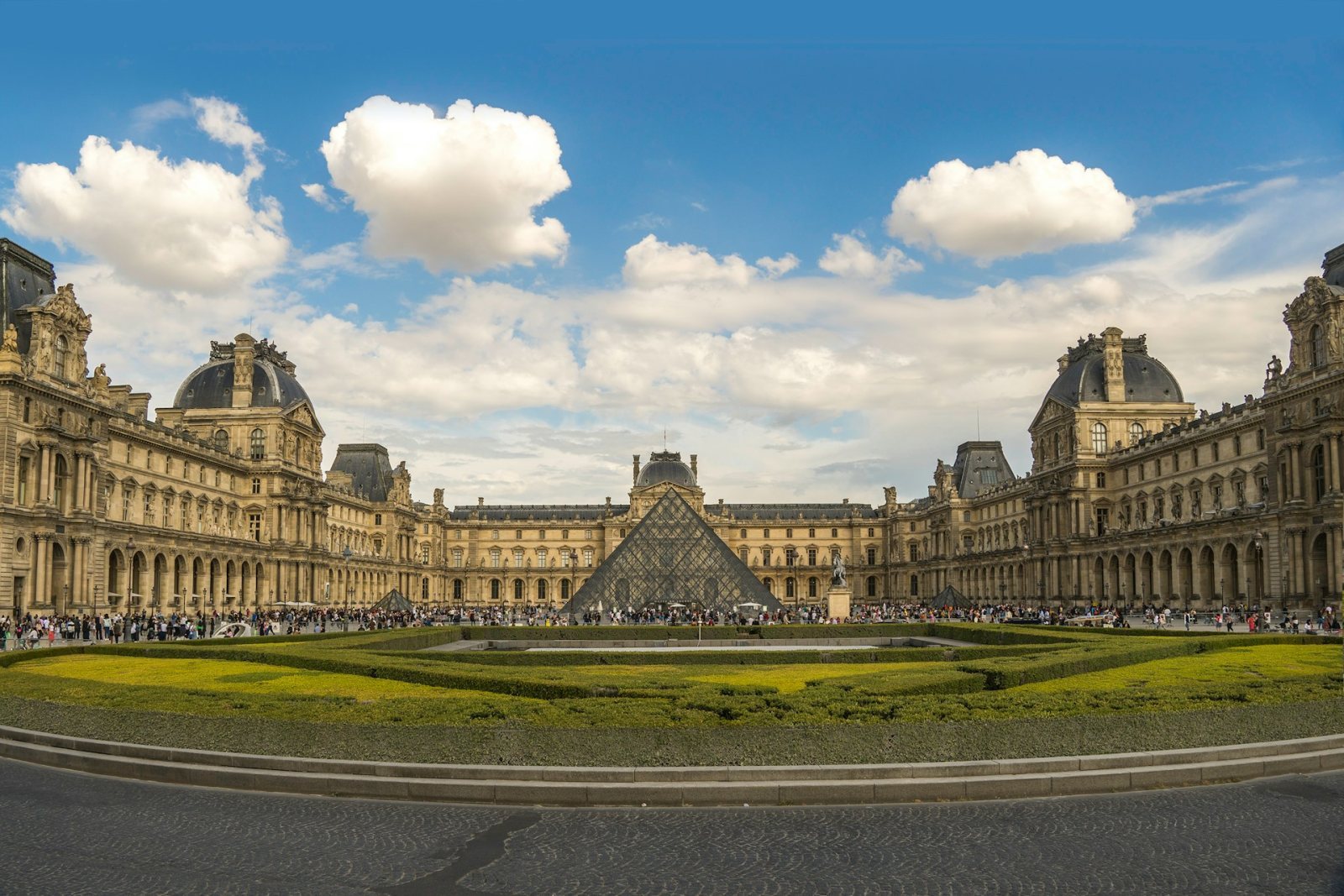 Eyfel Kulesi · Louvre Müzesi