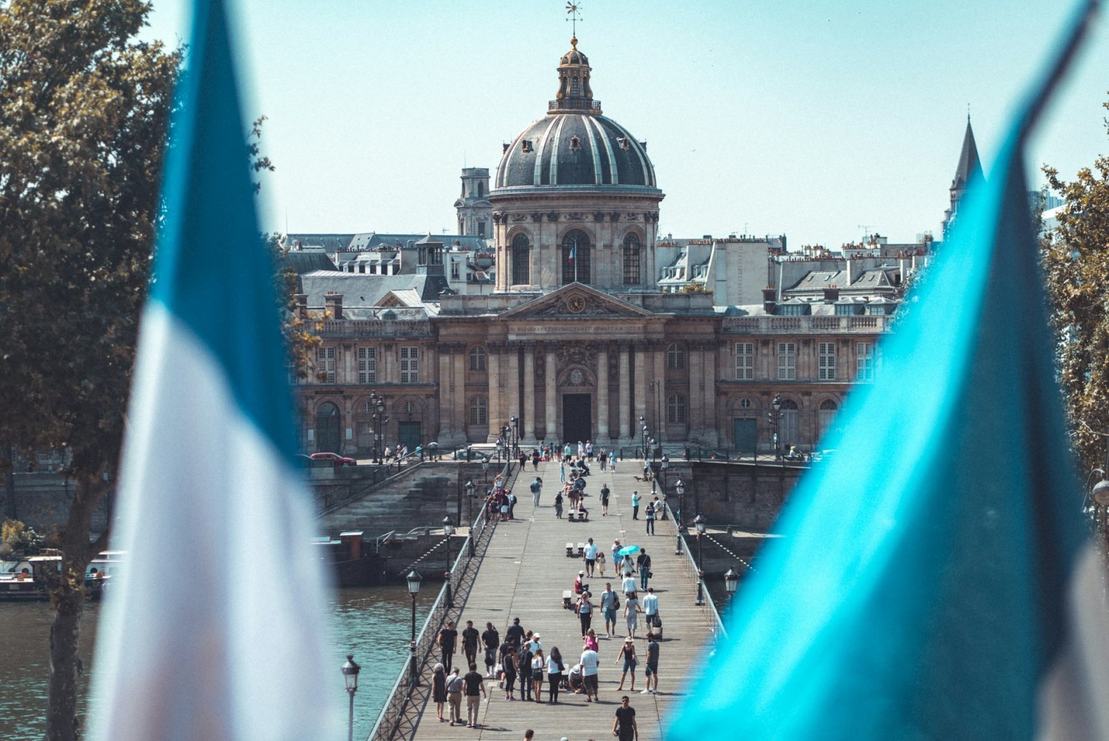 Eyfel Kulesi · Louvre Müzesi