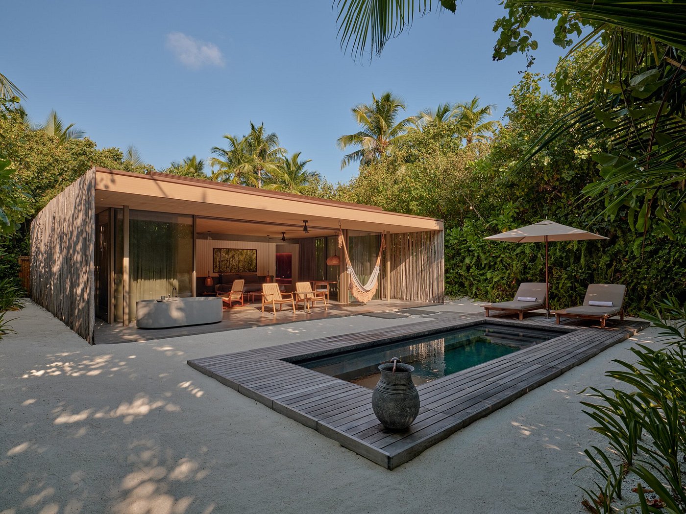 Patina Maldives, Fari Islands