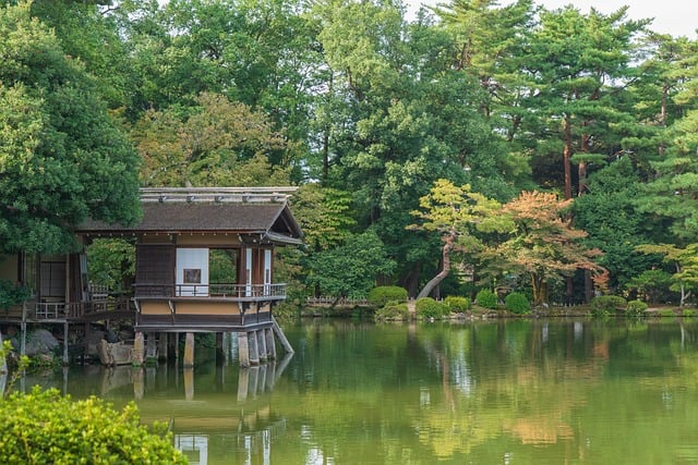 Kenrokuen Bahçesi