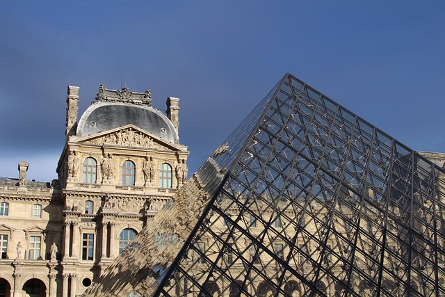 Louvre Müzesi