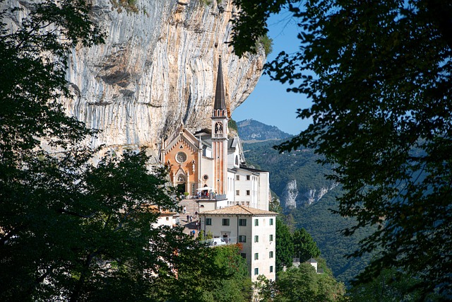 Madonna Della Costa Kilisesi