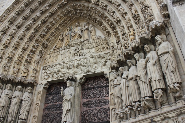 Notre- Dame des Doms Katedrali