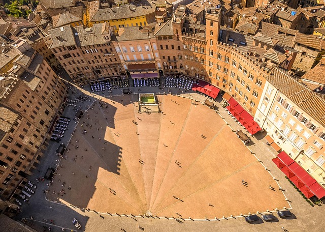 Piazza del Ferrarese