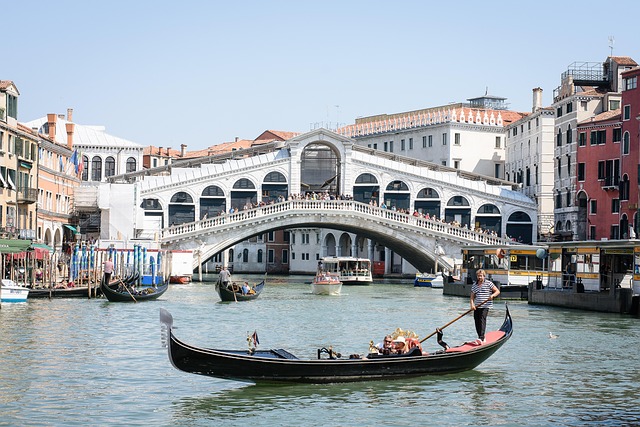 Rialto Köprüsü