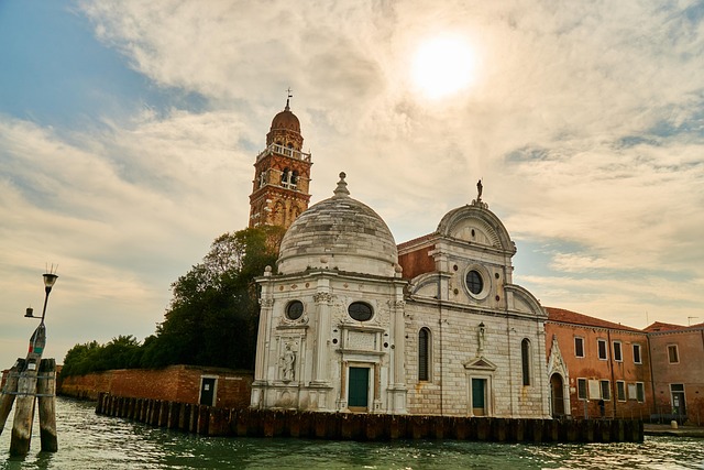 Vitelli ve San Michele Kilisesi
